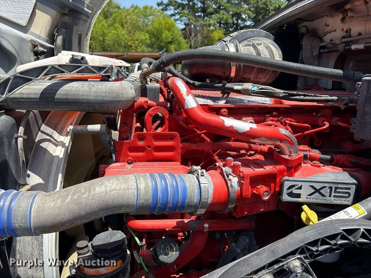 image for item DM1955 2018 Volvo Truck VNL Day cab