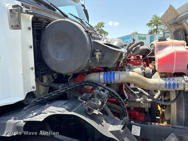 image for item DM1955 2018 Volvo Truck VNL Day cab