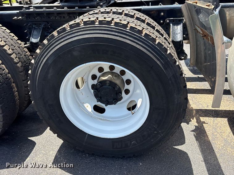 image for item DM1955 2018 Volvo Truck VNL Day cab