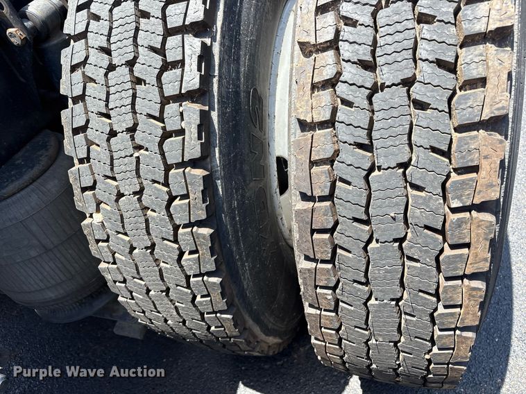 image for item DM1955 2018 Volvo Truck VNL Day cab