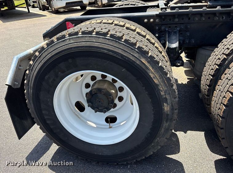 image for item DM1955 2018 Volvo Truck VNL Day cab