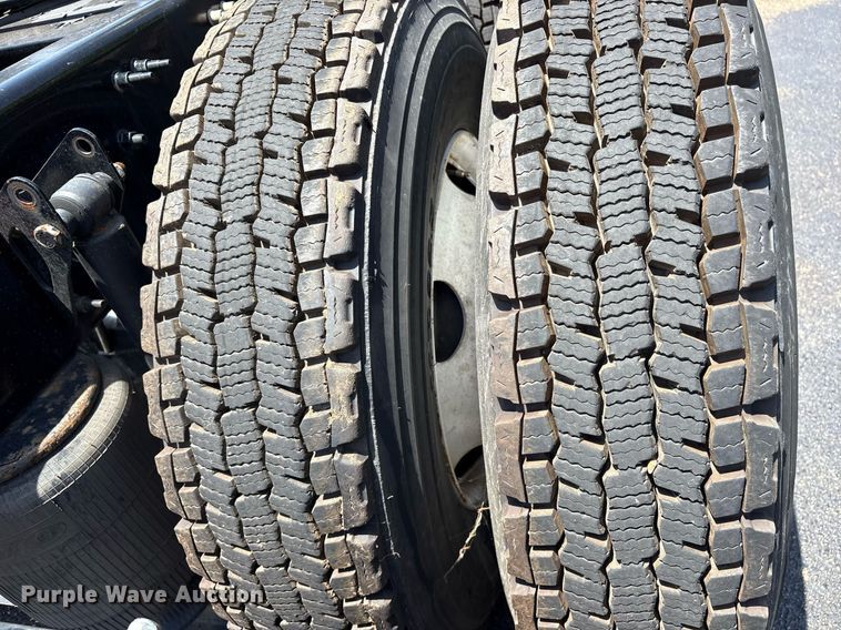 image for item DM1955 2018 Volvo Truck VNL Day cab