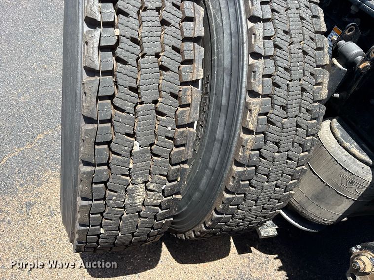 image for item DM1955 2018 Volvo Truck VNL Day cab