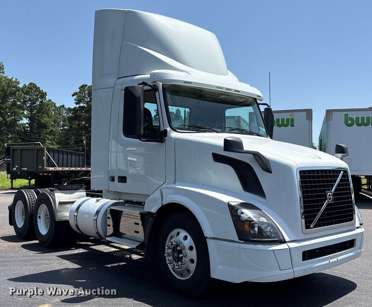 image for item DM1956 2018 Volvo VNL semi truck