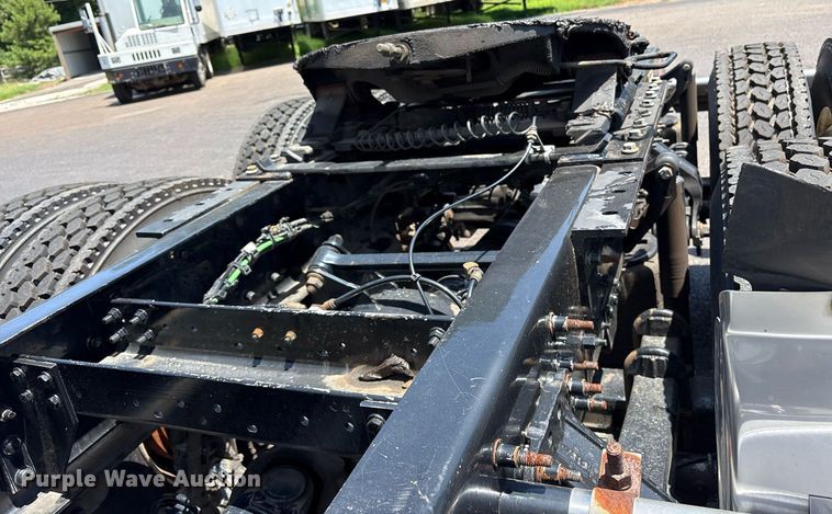 image for item DM1956 2018 Volvo VNL semi truck