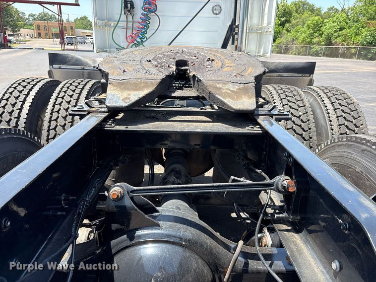 image for item DM1956 2018 Volvo VNL semi truck