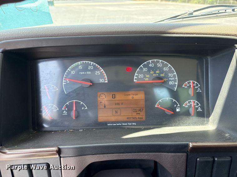 image for item DM1956 2018 Volvo VNL semi truck