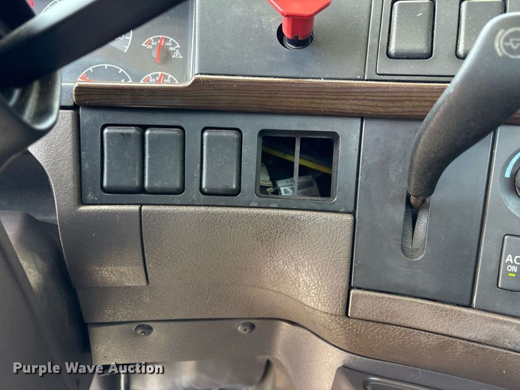 image for item DM1956 2018 Volvo VNL semi truck