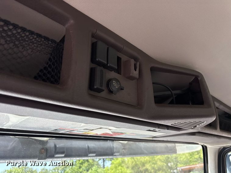 image for item DM1956 2018 Volvo VNL semi truck