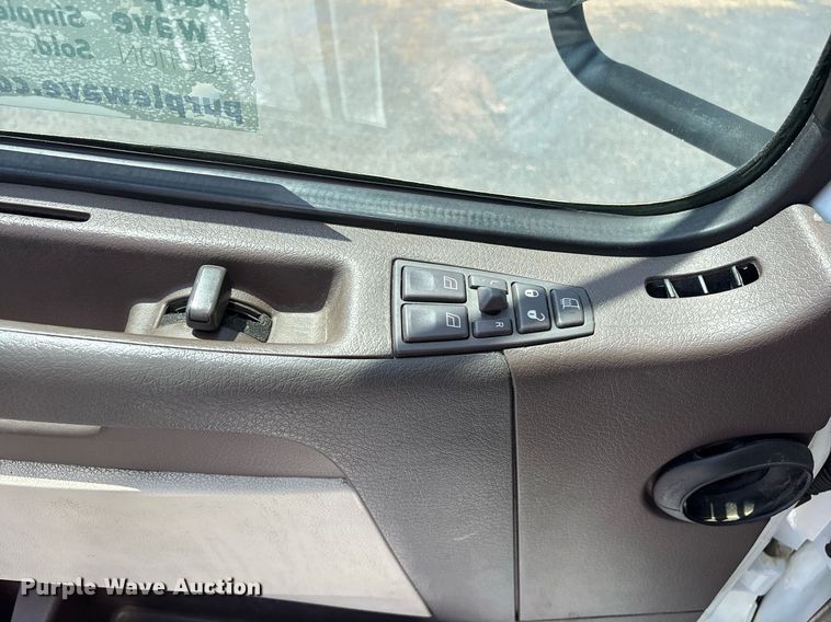 image for item DM1956 2018 Volvo VNL semi truck