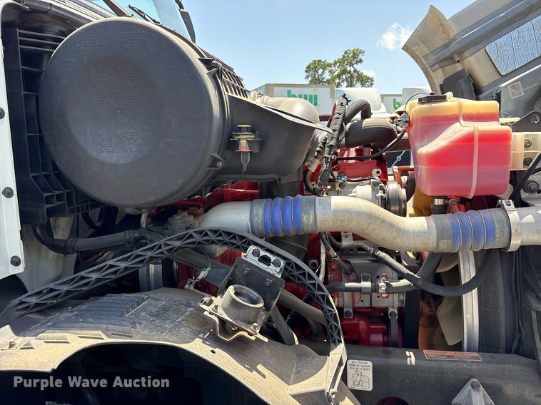 image for item DM1956 2018 Volvo VNL semi truck