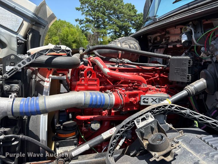 image for item DM1956 2018 Volvo VNL semi truck