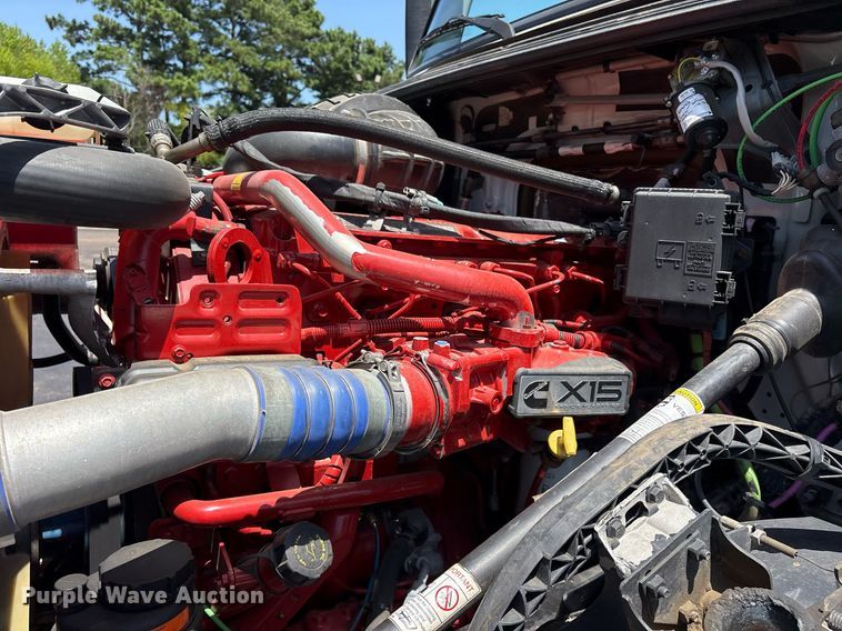 image for item DM1956 2018 Volvo VNL semi truck