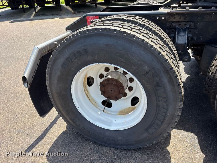 image for item DM1956 2018 Volvo VNL semi truck