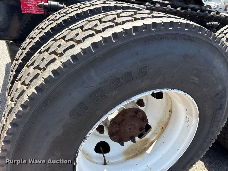 image for item DM1956 2018 Volvo VNL semi truck