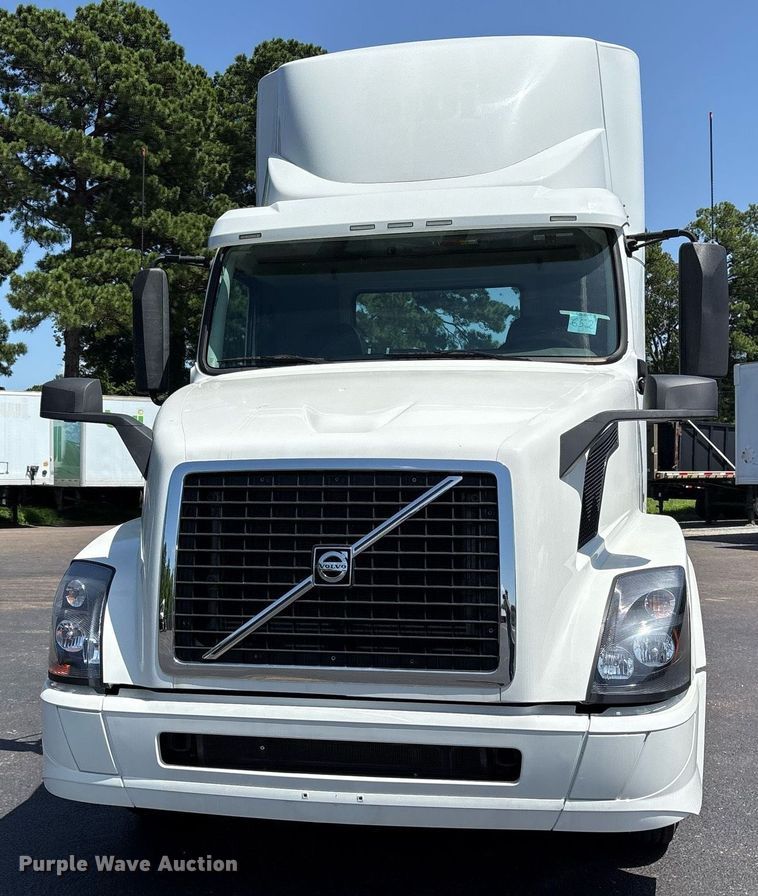 image for item DM1957 2018 Volvo VNL semi truck
