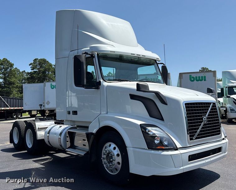 image for item DM1957 2018 Volvo VNL semi truck