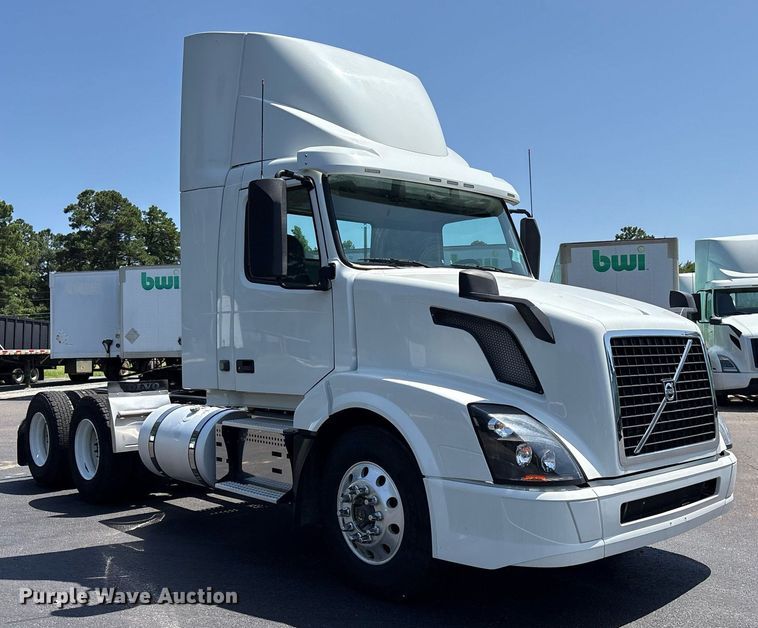 image for item DM1957 2018 Volvo VNL semi truck