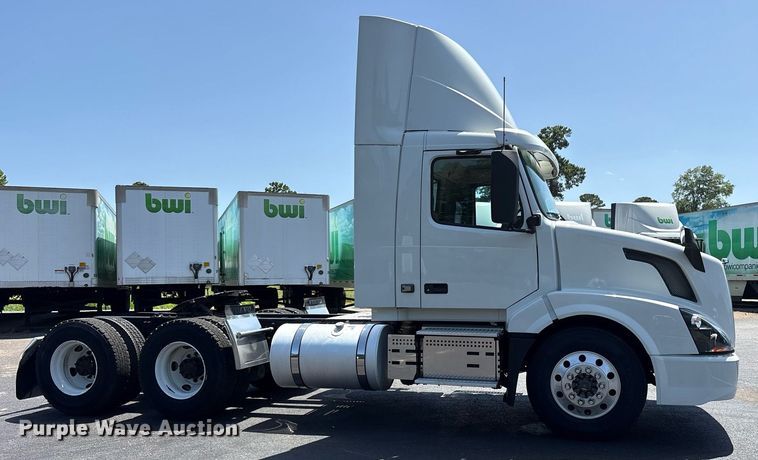 image for item DM1957 2018 Volvo VNL semi truck