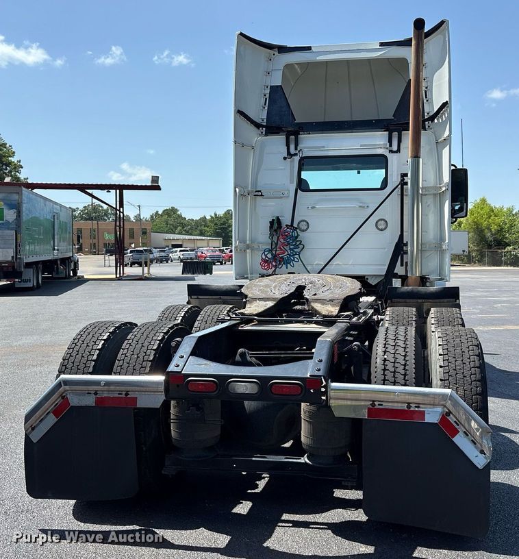 image for item DM1957 2018 Volvo VNL semi truck
