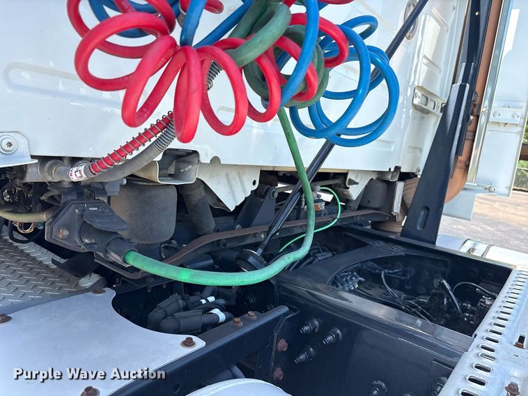 image for item DM1957 2018 Volvo VNL semi truck