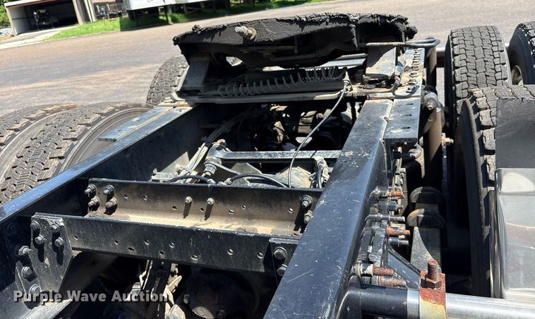 image for item DM1957 2018 Volvo VNL semi truck