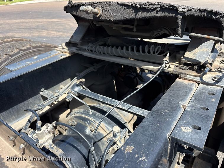 image for item DM1957 2018 Volvo VNL semi truck