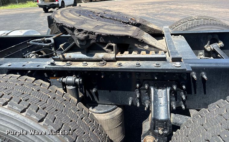 image for item DM1957 2018 Volvo VNL semi truck