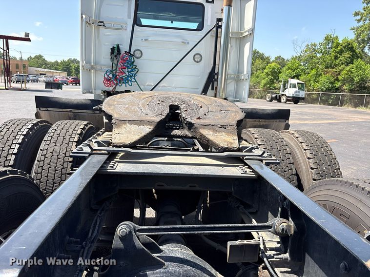 image for item DM1957 2018 Volvo VNL semi truck