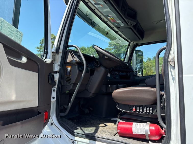 image for item DM1957 2018 Volvo VNL semi truck