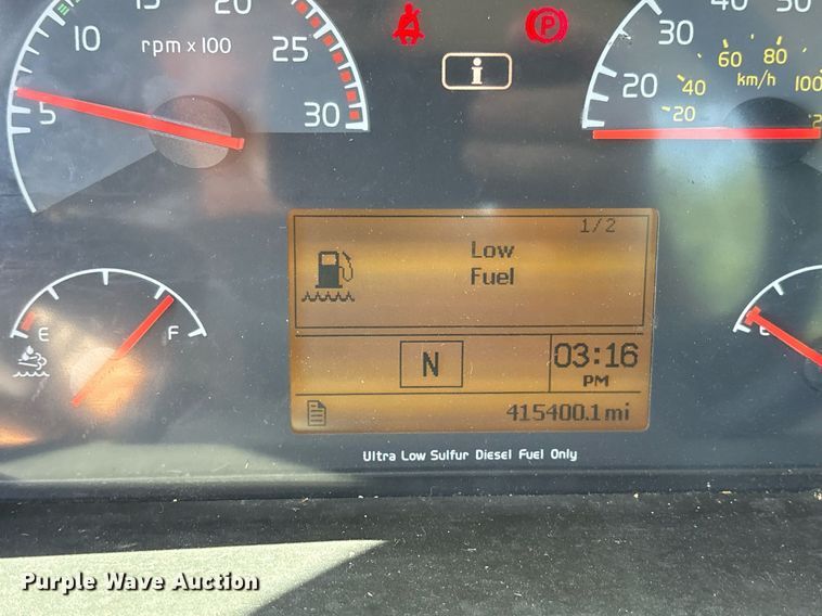 image for item DM1957 2018 Volvo VNL semi truck