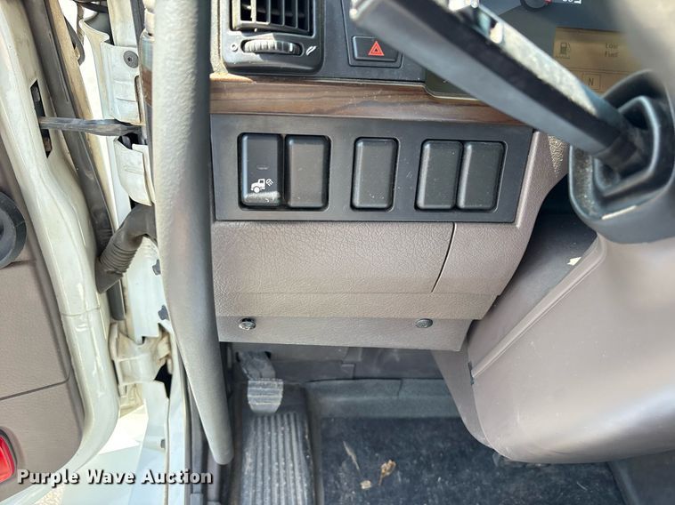 image for item DM1957 2018 Volvo VNL semi truck