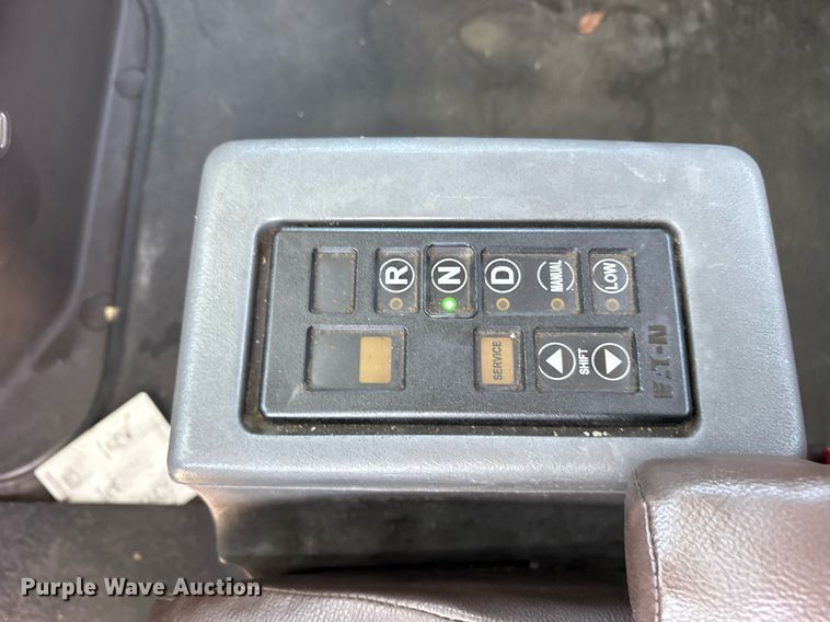 image for item DM1957 2018 Volvo VNL semi truck