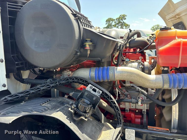 image for item DM1957 2018 Volvo VNL semi truck