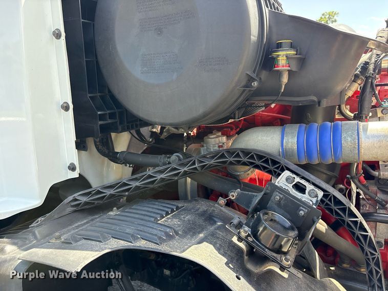 image for item DM1957 2018 Volvo VNL semi truck