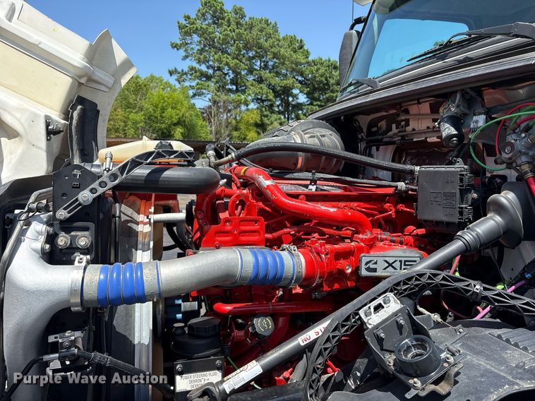 image for item DM1957 2018 Volvo VNL semi truck