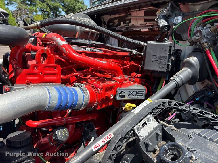 image for item DM1957 2018 Volvo VNL semi truck