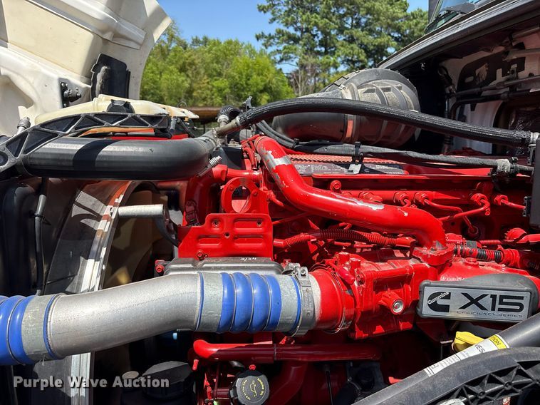 image for item DM1957 2018 Volvo VNL semi truck