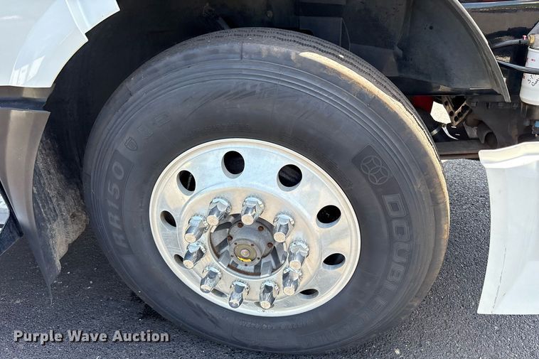 image for item DM1957 2018 Volvo VNL semi truck