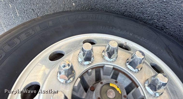 image for item DM1957 2018 Volvo VNL semi truck