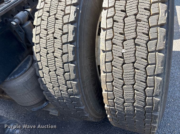 image for item DM1957 2018 Volvo VNL semi truck