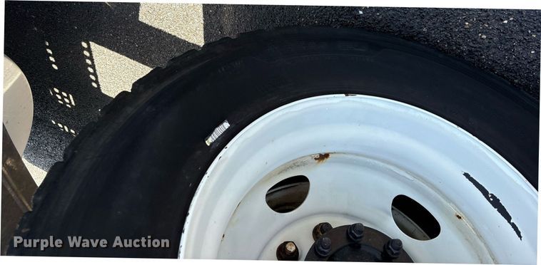 image for item DM1957 2018 Volvo VNL semi truck