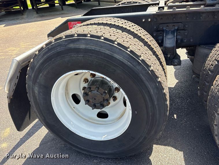 image for item DM1957 2018 Volvo VNL semi truck