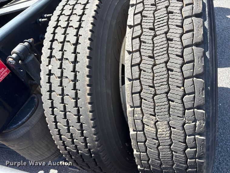 image for item DM1957 2018 Volvo VNL semi truck