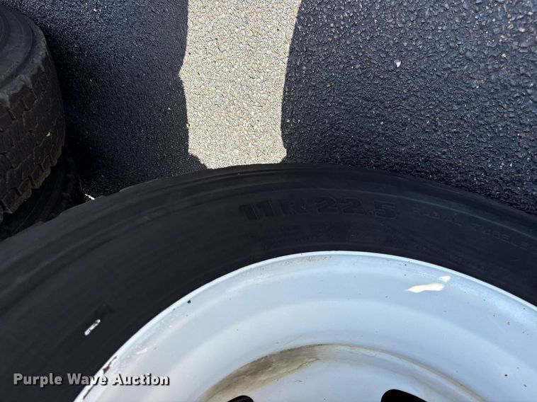 image for item DM1957 2018 Volvo VNL semi truck