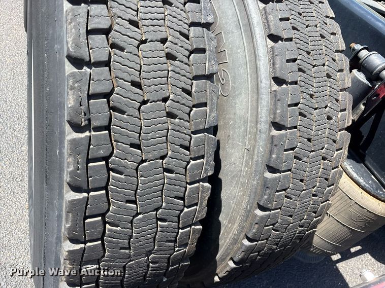 image for item DM1957 2018 Volvo VNL semi truck