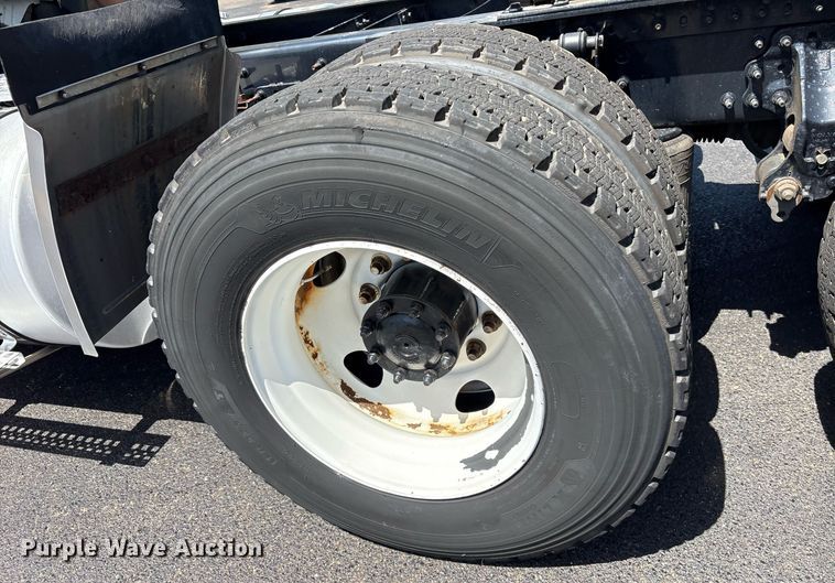 image for item DM1957 2018 Volvo VNL semi truck