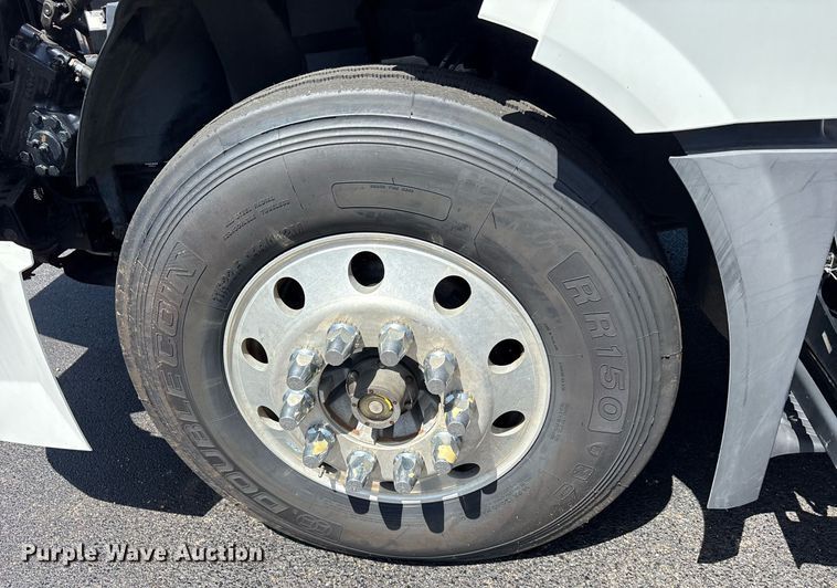 image for item DM1957 2018 Volvo VNL semi truck