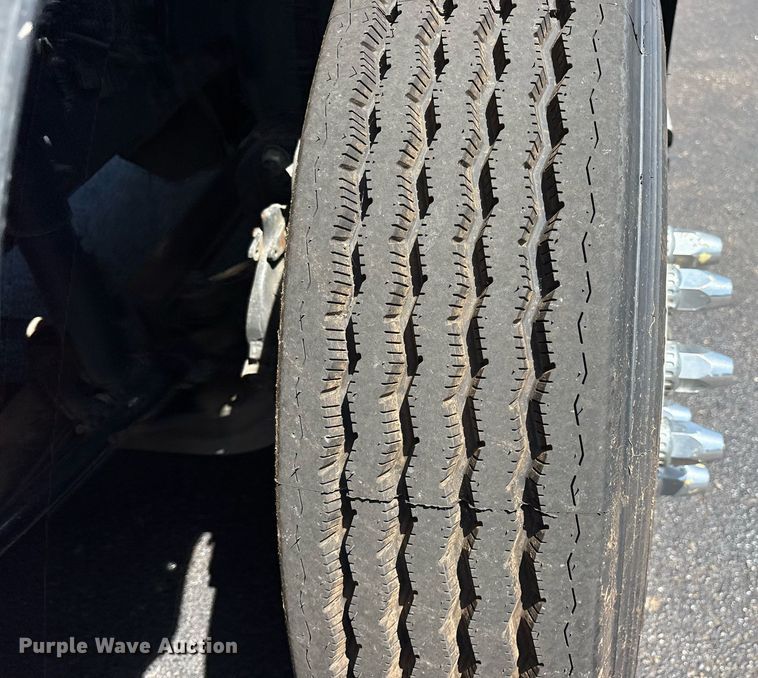 image for item DM1957 2018 Volvo VNL semi truck