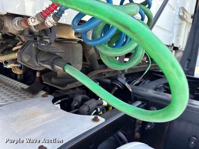 image for item DM1958 2018 Volvo VNL semi truck